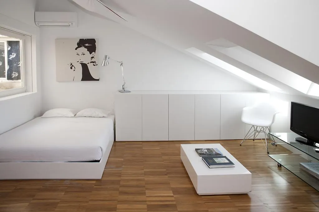 Hello Lisbon Bairro Alto Apartments